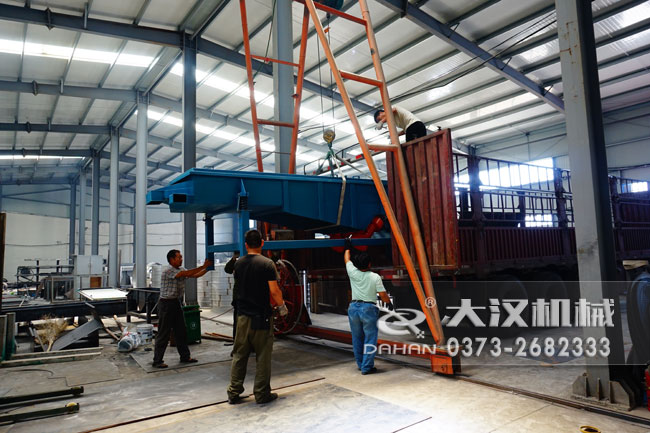 石灰石直線振動篩分機 石灰石直線振動篩分機