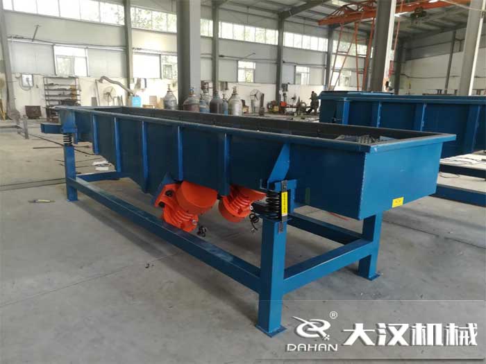 活性炭直線振動篩分機(jī) 活性炭直線振動篩分機(jī)